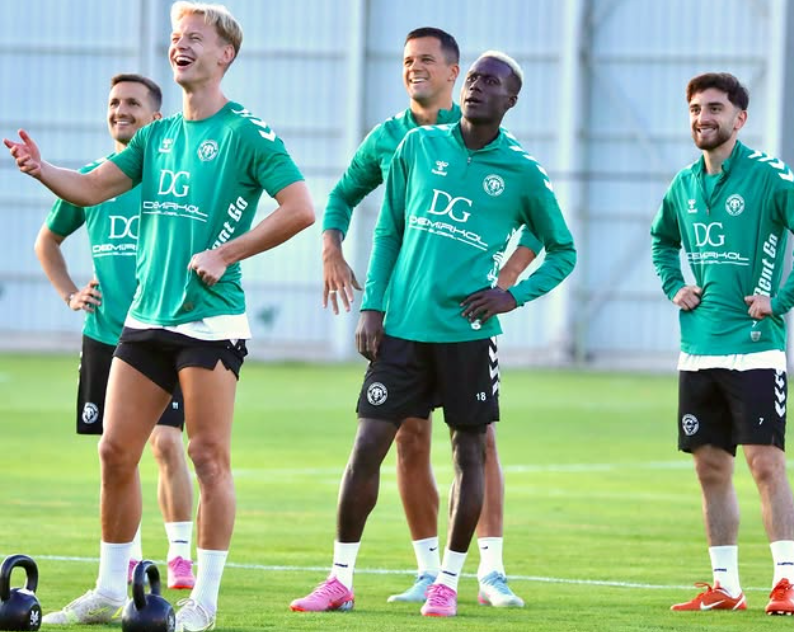 Demirkol Global olarak Tümosan Konyaspor’un yanında olmaktan gurur duyuyoruz. 2025 - 2026 sezonunu antrenman ve ısınma forması göğüs sponsoru olduk.